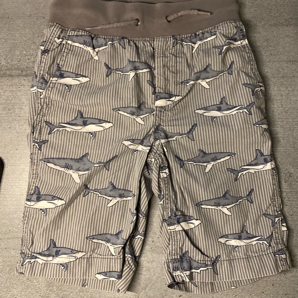 🌞 3 for  $15 Gap Shark Print Striped Shorts/ size small/ junior/